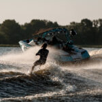 lodzie do wakeboardingu