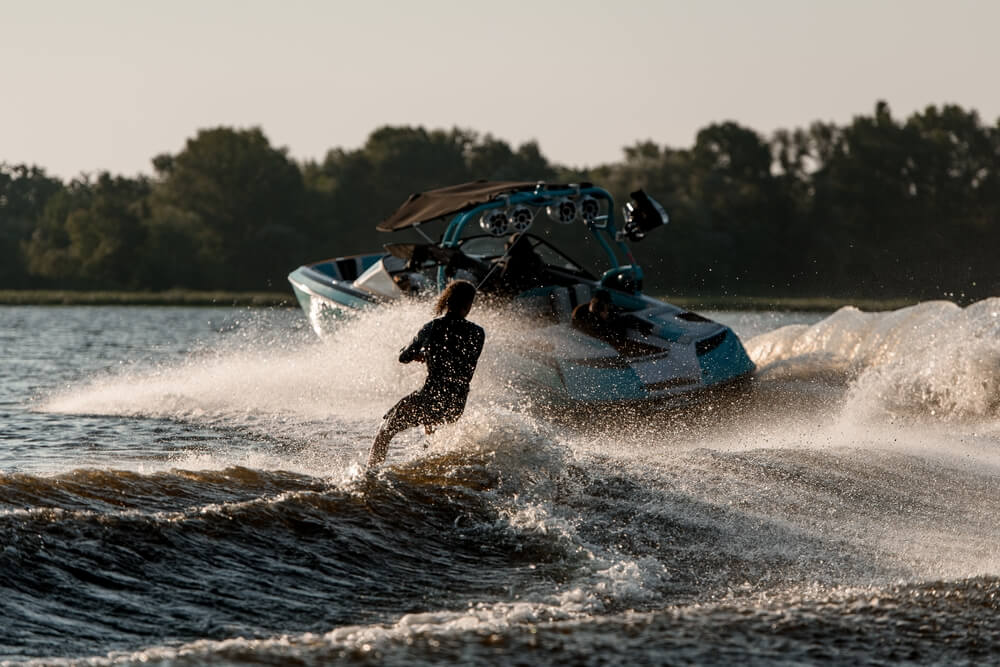 lodzie do wakeboardingu